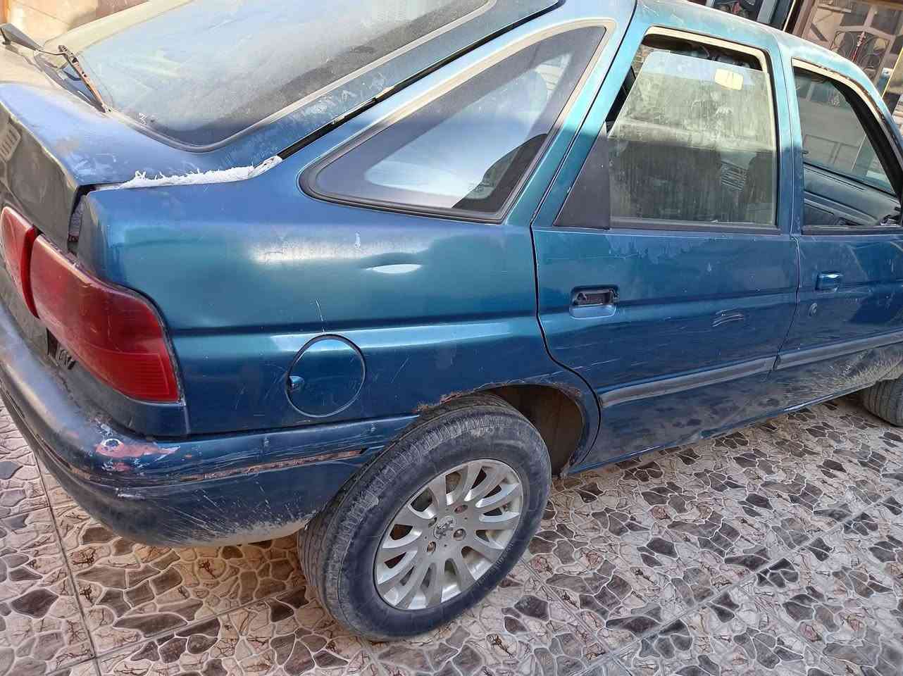 سيارت فورد موديل 93 سنويه جديده رقم جديد هزه  بور بديتة صرف  وطخم تعبان بدون صبغ محرك 16  تحويل وكاله سعر17$ورقه وبي مجال  العنوان موصل الخاص مفتوح ***********
