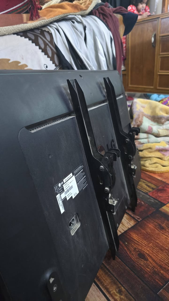 من رخصه الأدمن شاشة الي جي صناعه كوريا اصلي حجم ٣٢ سعره ٨٠الف الشراي يتصل *********** ***********
