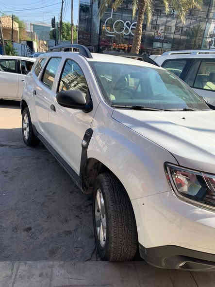 السلام عليكم 
سياره رينو دستر موديل 2021 بشهر ال11 يعني محسوبه على 2022 سياره جديده ماشيه 20 الف مكفوله 100٪ بيهه فقط طخه صغيره مثل مموجود بلصوره سعرهه 135 ورقه 
***********
