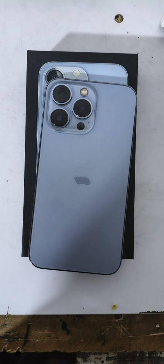 ايفون 13 برو نضافته٩٩ ٪ ما بدل بي شي كفاله كارتون ويه كيبل فقط  بطاريته ٩١  سعره 550 الف   الشراي يتصل ***********
