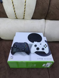 جهاز Xbox series S مستخدم  استخدام قليل ومتروك بسبب مشغول بادراسة ( طا...