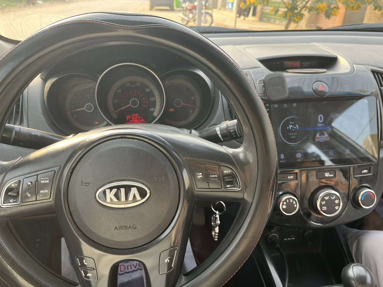 سلام عليكم
كيا فورتي 2010 للبيع

السونار مرفق بل صور

السيارة كير ومحرك كفالة

تخم تاير جديد.

تحكم ستيرن

(بيها اقل الحزام ابيع حزام)

محرك 2400 (دوش المرغوب )

منضومه غاز

السياره بسمي سنويه جديده هزه كامله

تحويل ثاني يوم

مكاني ديالى بعقوبة

السعر 90 وبي مجال 

***********
