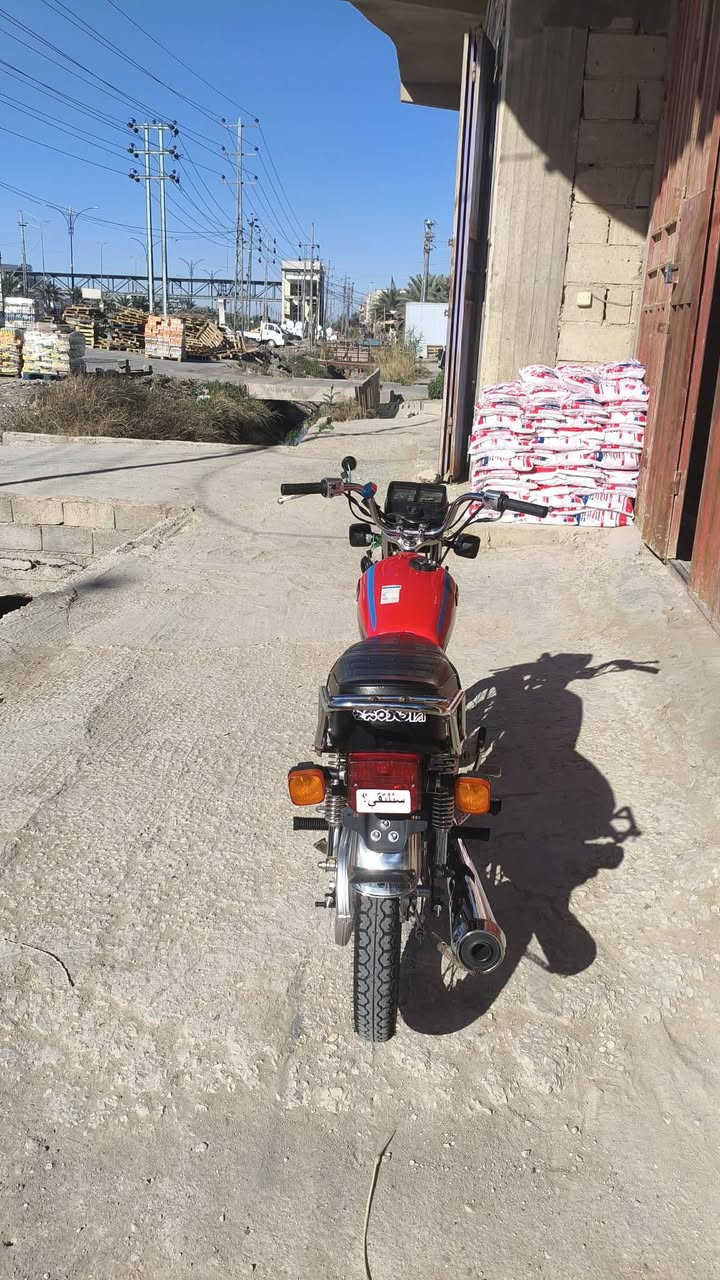 سلام عليكم هاي دراجه اربعه كير للبيع اوراق سكنر دراجه مال جناي امبدل بس ولفات دراجه تخبل السعر 625 او بيها مجال حك الجيه ***********
