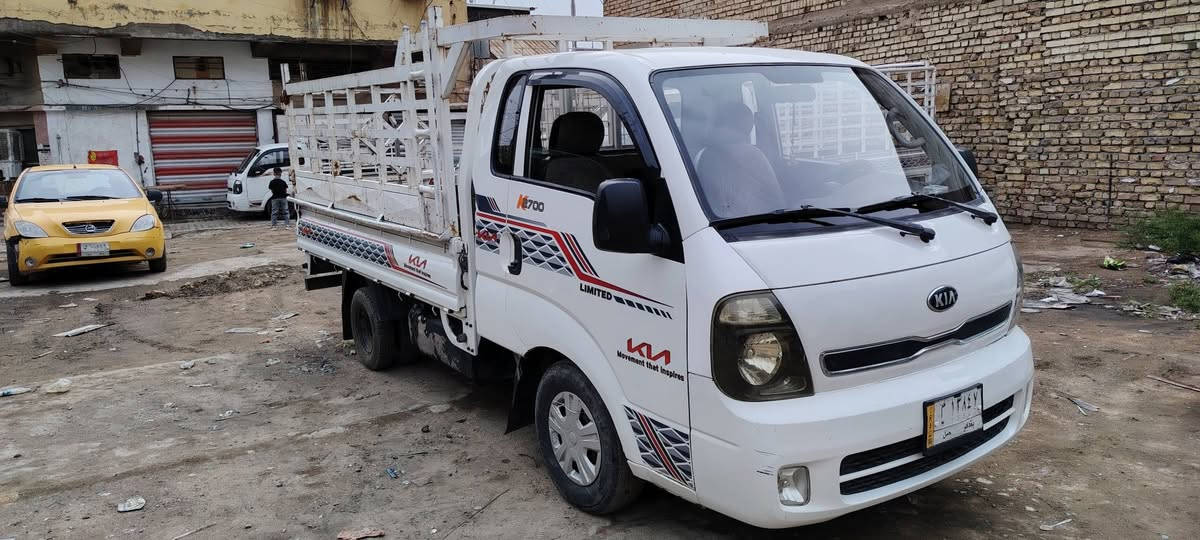 السلام عليكم
كيا نثيـة 
موديل 2015
مكينة 2700
رقم بغداد الماني تحويل ثاني يوم
مكفولة مكينة وكير اكسل شواصي 
مكفولة كفالة عامة 
السيارة جاهزة بدون اي نقص 
رقمي ***********
مكاني بغداد وشاش
سعر 105 و بيهة مجال
