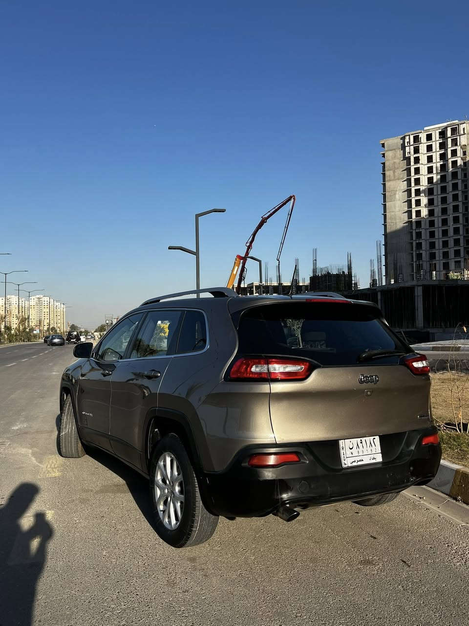 جيب بزون 2018
لون نفطي
السيارة ماشية 131كيلو
مكينة 2400 4 سلندر المرغوب
حادثها كلش حلو خلفي جنطة وبيها مباوك بالجاملغ جهة الصدر 
السيارة كلش حلوة ونظيفة وما متعوبة 
السعر 134 وبيها مجال 
مكاني بغداد حي الجهاد 
للاتصال:***********
