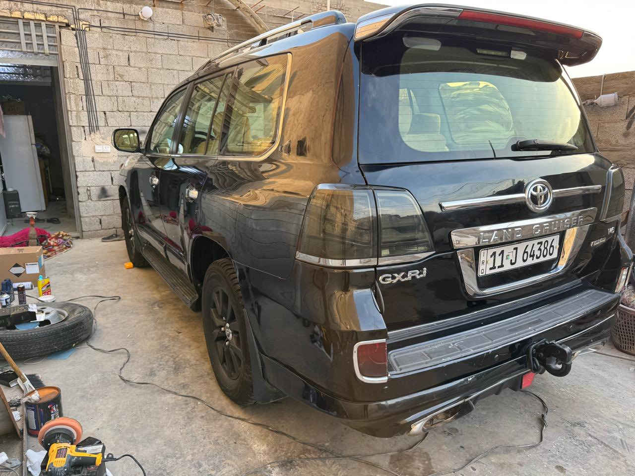 السلام عليكم للبيع لاندكروز موديل 2012 رقم بغداد انكليزي تحويل مباشر سيارة على وضع الشركة مكفولة من مكينة وكير تخم تاير صدر جديد السيارة مكفولة من الحادث والضربة والكص بيها صبغ مثل ما موضح بالسونار 
السعر 285 بي مجال العنوان البلديات 
0772 478 4478
