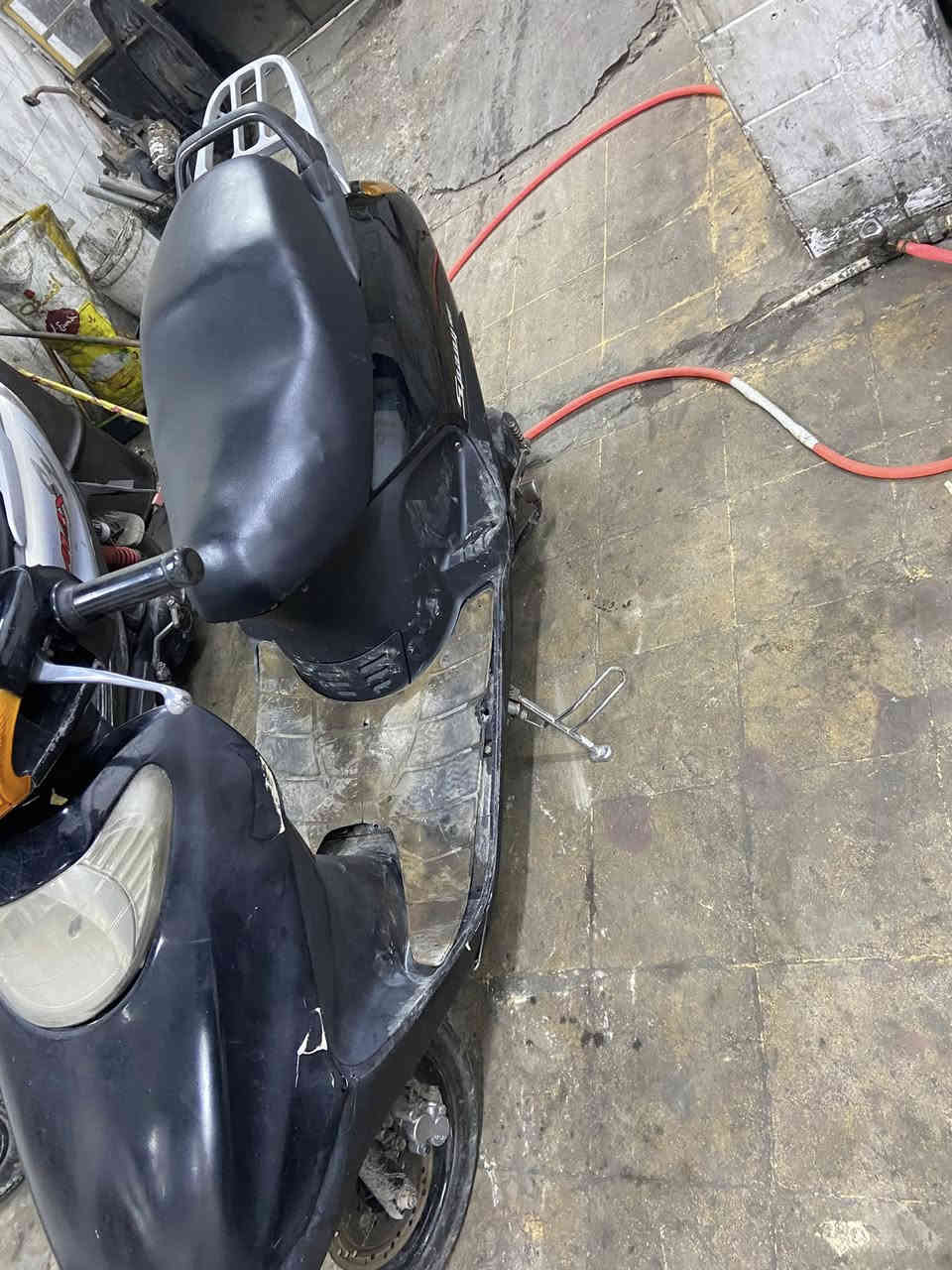 السلام عليكم 
دراجة سبيسي للبيع 
الدراجة خير من الله 
مكينة ناعمة 
كهربائيات شغالة 
الدراجة مفتوحة 
السعر 500 وبيها مجال
العنوان الاعظمية شارع الظباط 
الشراي يتصل *********** ممتواج خاص
