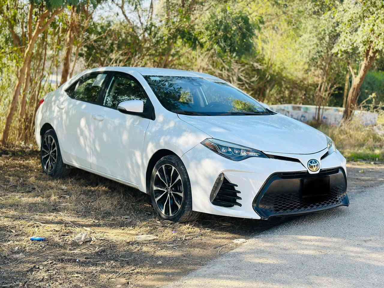 سلام عليكم
للبيع كورلا ٢٠١٧ se 
مواصفات ال se معروف لون ابيض ثلجي 
حادث كما موظح بصور بيه قطعة تبديل فقط بدون ايرباك بدون شواصي بدون لغود بدون دواخل شرط حتة الرادار الحجر بلاد 
تخم تاير حدادية كله جديد السيارة دينار مابيه مصروف
السنوية جديدة لحد ٢٠٣١ هزة براد كلة جديد رقمه اربيل شرط بسمي للاستفسار *********** سعر/147 بيها مجال
