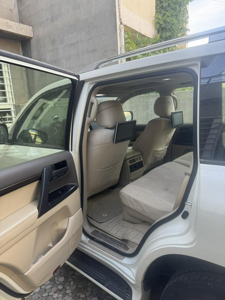 Toyota Land Cruiser 2019
وەنەوشەی فول GXR 

هیچی نیە و ٧٥ هەزار رۆشتوە شەریکەی ساس 

***********
515$
