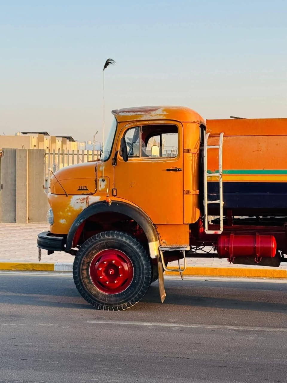 اللهم صلِّ على محمد وآل محمد ابوردين للبيع موديل82 وضع الشركه رقم نجف نكليزي بسمي تحويل ثاني يوم  قماره مكفوله من الصبغ شاصي مكفول  تنكر جديد تخم تاير الاستفتار ***********
