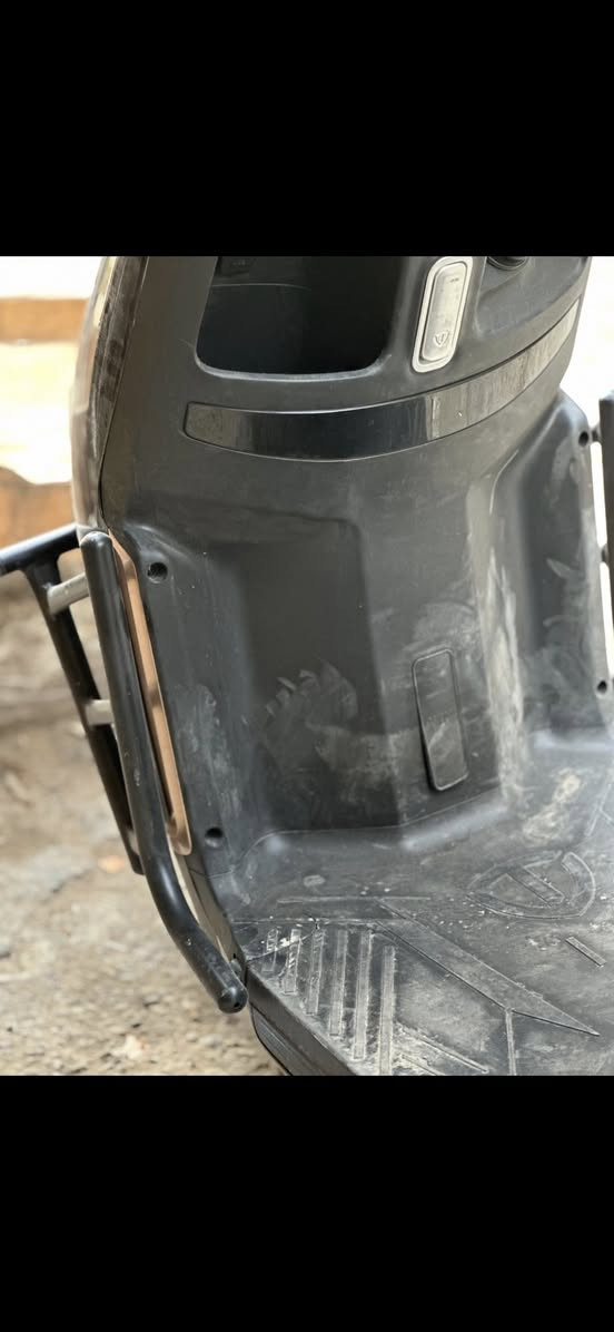 دراجه شحن صارلي 3 اشهررر من اشتريتهة
اشتريتهة اول منزلت ب1400 هسه عارضهة ب1000 وللشراي بيهة مجال حك الجيه بطاريات جددد بس بيهة نواقص قليله مثل تجوه وتعلاكه وهاهيه لاستفسار خاص ***********
