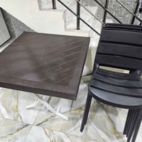 ميز طعام حجم كبير وكراسي عدد ٥  نوعيه زينه اصليات  سعرهن ١٠٠ عنوان بغد...