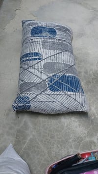 مخدات صوف • جدد • ١٢