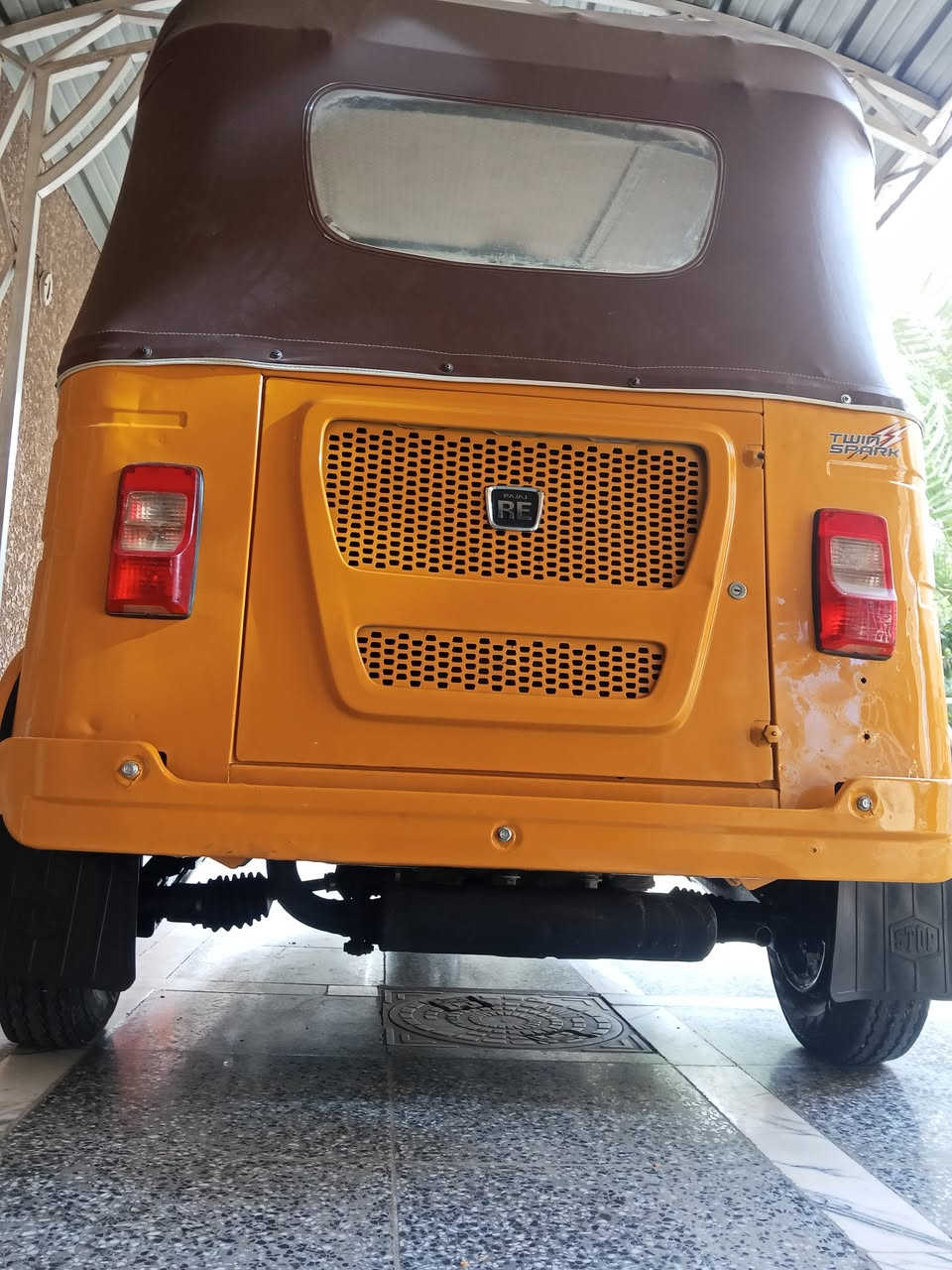 السلام عليكم توك توك موديل 22 رقم السنويه تحويل مباشر كفاله من الصبغ والمعجون مكانها بالشعب شارع الصحه سعرها الاتصال،***********
