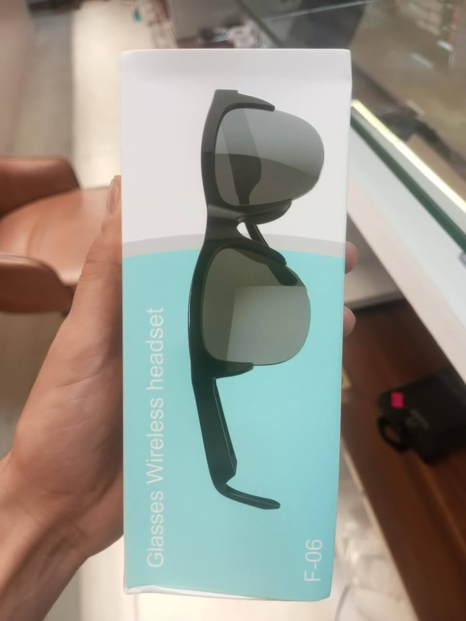 اذا انت سايق او تحب تكنلوجيا و نضارات 👇
من ارقى و افضل نضارة مزودة بسماعة ، يعني تكدر ترهم هاتفك ويا نضارة و من جهة خلفية من نضارة بها سماعات و يخرج صوت منهم ، تكدر تتصفح هاتفك و صوت هاتف فقط انت تسمعها ما يزعج اللي من يمك كاعد

و بنفس وقت نضارة شمسية كلش راقية 

بسعر 15الف و توصيل موجود


**إذا كنت صاحب هذا الإعلان وتريد حذفه لأي سبب، رجاءا أرسل رسالة إلى الدعم الفني**