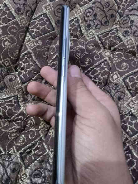 السلام عليكم  تلفون للبيع  (هونر x9c)  مستخدم اسبوع واحد كال ملحقات حته لزكه حمايه مال كامرات  سعر 360بي مجال   ذاكره 256 رام 12 اي ستفسار ***********
