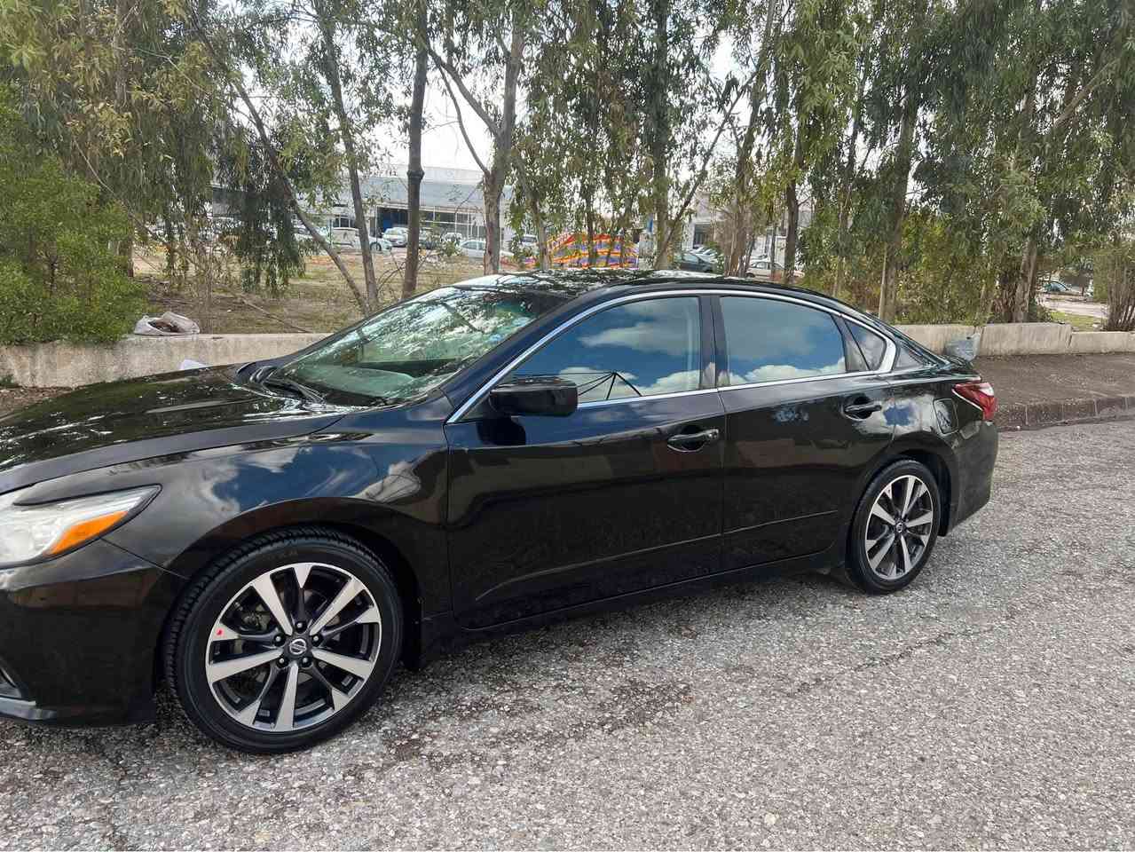 نیسان ئالتیما ٢٠١٦ مواسەفات SR سەیارەکە ٣ پارچەی بۆیاخە 
جەمپەکی خەفیفی پشتی هەیە ئێرباگی نەتەقیوە
سەیارەکە ١٠٧ مایل رۆیشتووە 
گێر و مەکینە و تەبریت بەشەرت بۆ زانیاری زیاتر پیوەدی بکەن بەو ژمارەییە *********** أربيل, العراق
