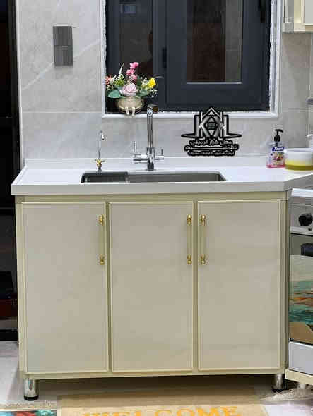 من محل كرار الرميثي للألمنيوم
 أحدث تصاميم الكاونترات التركية
نقدّم لكم كاونتر ألمنيوم فاخر بلون اكريمي  مع يدّة ذهبي انسيابية تضيف لمسة عصرية ناعمة وتمنح مطبخك مظهراً راقياً وعملياً.

🔹 خامات عالية الجودة
🔹 خامات تركية المنشأ ممتازة مقاومة للرطوبة والحرارة
🔹 سلات هيدروليك هدية
🔹 نرمايد هايدروليك داخلية
🔹تغليف الطلاكة بلبليت من الداخل
🔹البوري محشة بخشب
🔹حشوة قاطع للارضيه والرف يتحمل اوزان عالية وضد البكتريا
🔹ارتفاع المعلق ٩٠ وليس ٧٠ 
🔹كوارتز طبيعي 
🔹 تشكيلة واسعة من التصاميم حسب الطلب
🔹 تنفيذ احترافي وتفصيل دقيق

📌 العنوان: الرميثة حي الشهداء قرب مستوصف الزهراء مقابل مطعم لاريف 
📞 للحجز والاستفسار: ***********
*********** 
📷 شاهد الصورة لتكتشف الفرق بنفسك 👇

جمال… جودة… وأناقة في كل تفصيلة
