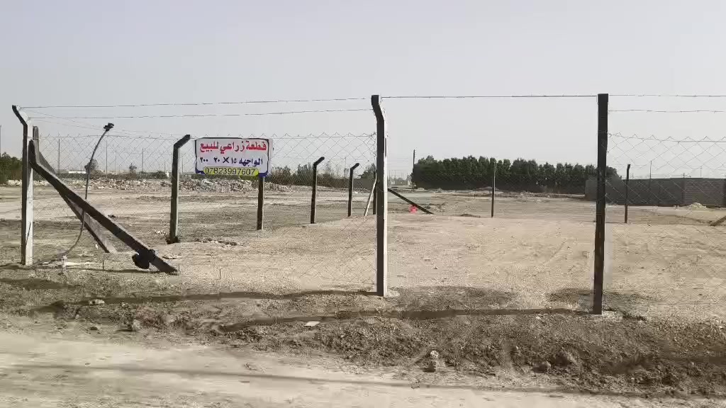 سلام عليكم ورحمة الله  قطعه ارض لبيع لوجه 15 ولنزال 20 بحي لجوادين بل نزله لثانيه بشارع لمدرسه وقريبه عل مدرسه كلش جاهزه لبناه مظفونه ومحدوله سبيس لشراي يتصل عل رقم هاذ ***********
