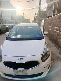 كيا كارينز ٢٠١٦ ماشية ١٩٥ الدولية  مابيها نقص صدر محرك تبريد تايرات  ب...