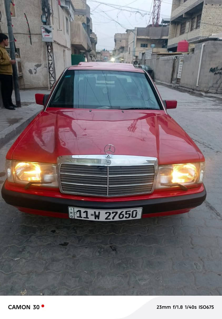 السلام عليكم للبيع مارسدس 190  سيارة كلها بلادي صبغ جماليه فقط كير مكينة وكير مكفول لاتبخير ولاتنقيص  داخل جلد مكينة 6 سلندر صدر جديد  
رقم بغداد دولي 
السعر 68 
***********
