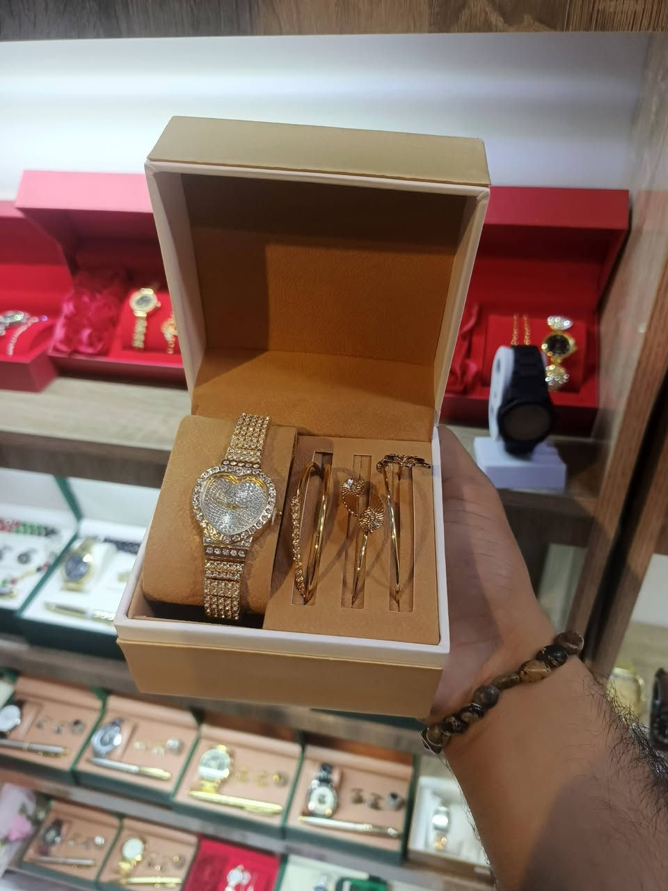 ساعات رجالي و نسائي 
عليهن عرض كلش قوي 
للاستفسار أكثر واتساب 
***********
 سنابل للاكسسورات
