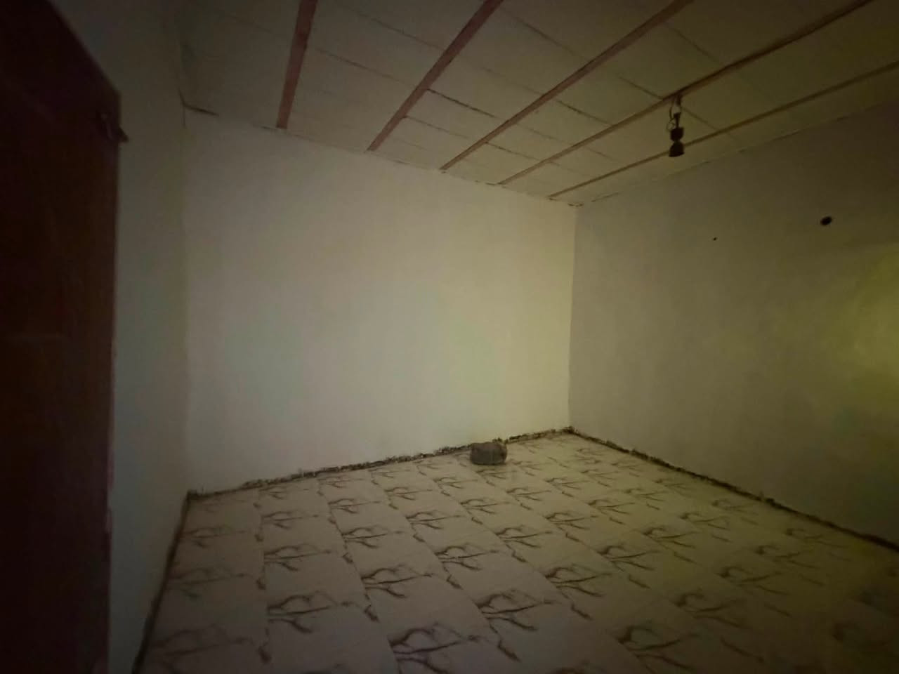 اعاده نشر البيت سبب وعود الكاذبه // بيت منطقة حي الجوادين بشارع لامام الصادق بدور لايتام مية وتسعين متر عالتبليط قريب للشارع غرفتين وصاله ومطبخ وحمام كيزر تانكي سيراميك عكادة البيت جاهز وفارغ
السعر مع مجال 22 مليون 
للاستفسار اكثر تصال 📞
***********
***********
