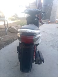 من رخصة صاحب الكروب سلام عليكم عندي سكنس نثية نضيفة مكينة مكفولة للبيع...