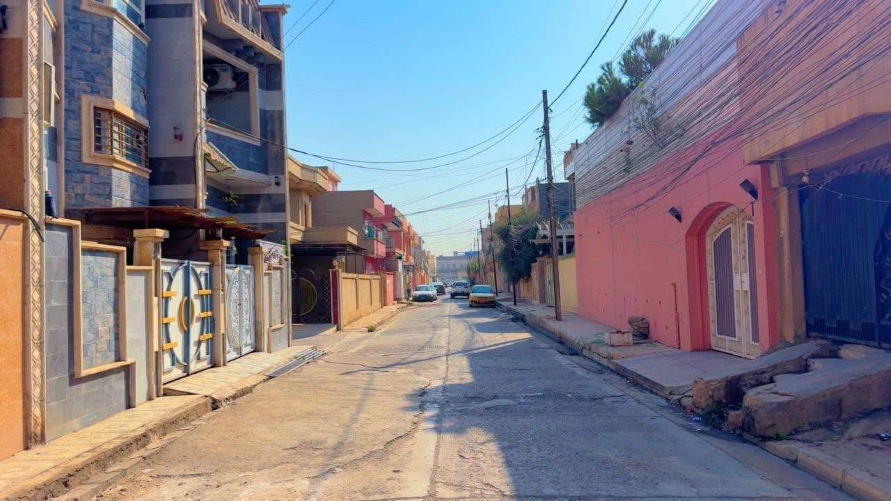 دار. للبيع او  للايجار
الموقع : حي السكر ( قرب سانكو مول )
المساحة :  95 متر
الطابق الاول : غرفة نوم وهول واستقبال ومطبخ وصحيات 
الطابق الثاني : 3 غرف نوم وصحيات
بدل الايجار 500 ألف 
نستقبل عروضاتكم في اغلب مناطق الجانب الايسر
للاستفسار مراجعة مكتب المدينه سايدين الصديق  قرب مرطبات البحرين 
***********
***********
