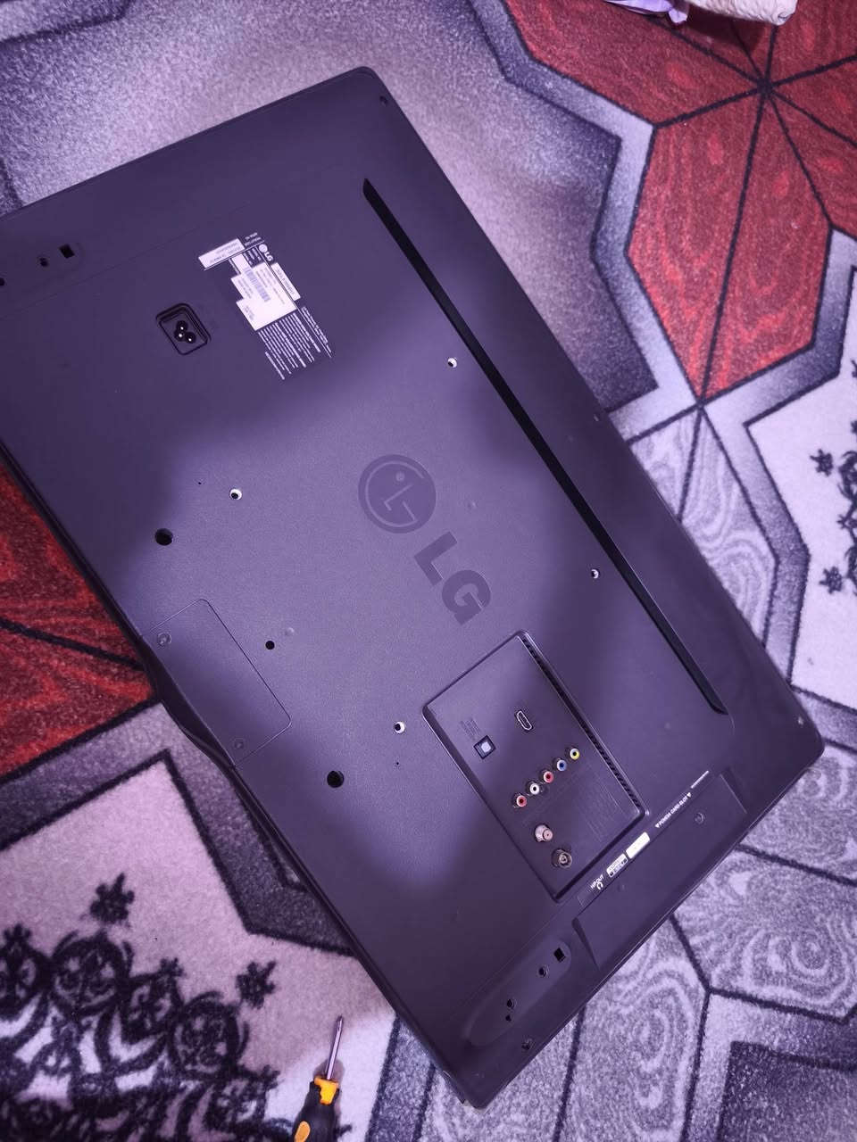سلام عليكم بلازما LG 32 الاصليه مو تقليد شرط الالوان والدقه فول اولد و 60 اطار بالثانيه لا بيها لاگ ولا تأخير ومو سمارت الشاشه كلش نظيفه واستخدام شخصي وطول الوقت مطفيه مامحتاجها تجي تفحص وتروح وريمونت الاصلي موجود السعر 115 وبيها مجال حگ الجيه ورجاءا البياع شراي لا يراسلني وبخدمة الشراي بصره براضعيه ***********
