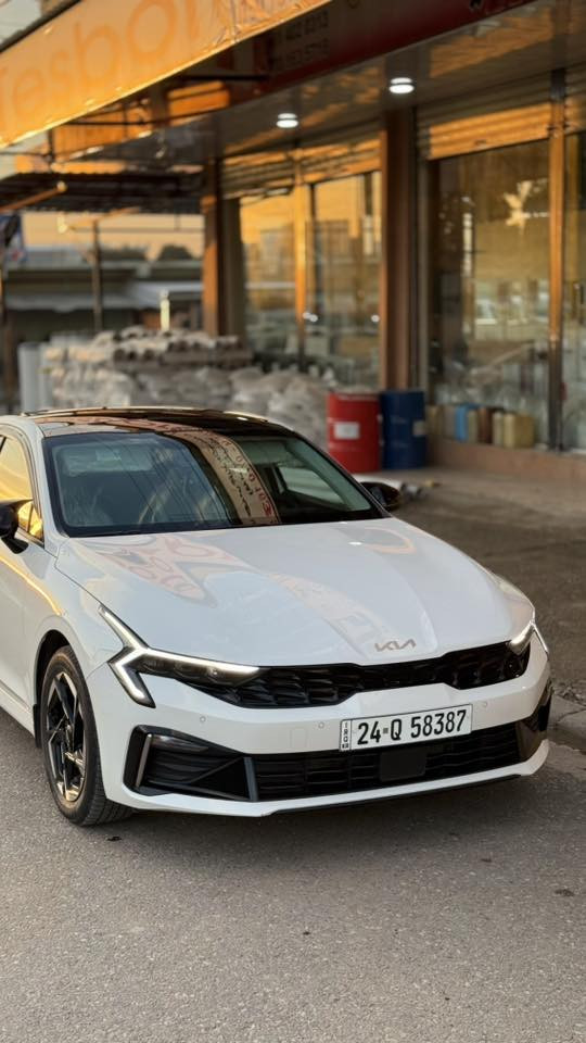 سيارة K5موديل 2025 سيارة خليجي ضمان من شركة صفر محرك 2500موصفات بصمة بنورما  حساسات خلفي امامي  ماشي 15000 الف  تشغيل عن بعد رقم هاتف ***********
