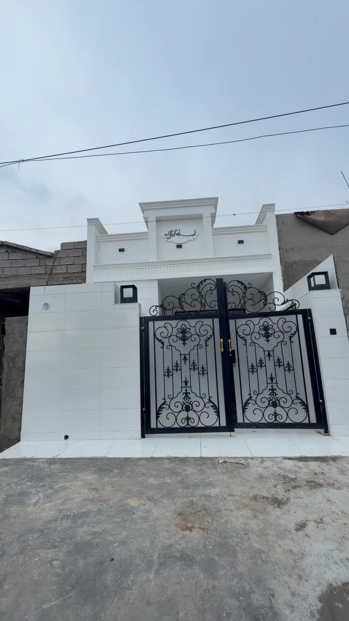 منزل للبيع فى اربيل طابقو نص 
المساحه ١٠٠ م طاپو بيت زيرو 
فول فول مواصفات يتكون ٢ غرفه 
دخل شهرى ٢٥٠ الف دينار
موقع// كهرهسور_تعجيل جديد
سعر // ٤ دفترو ٤٠ ورقه و مجال
اتواصل واتساب ***********📱
