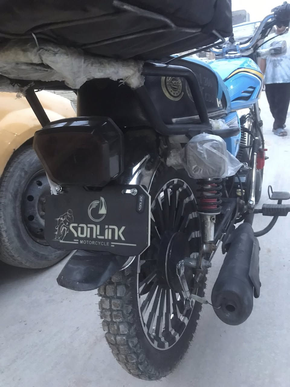 السلام عليكم دراجه للبيع موديل 2024 نضيفه كلش بس الشاشه شكل باقي له شغال وخير من الله السعر ٦٥٠ وبيه مجال مكاني مدينت الصدر الدخل ***********
