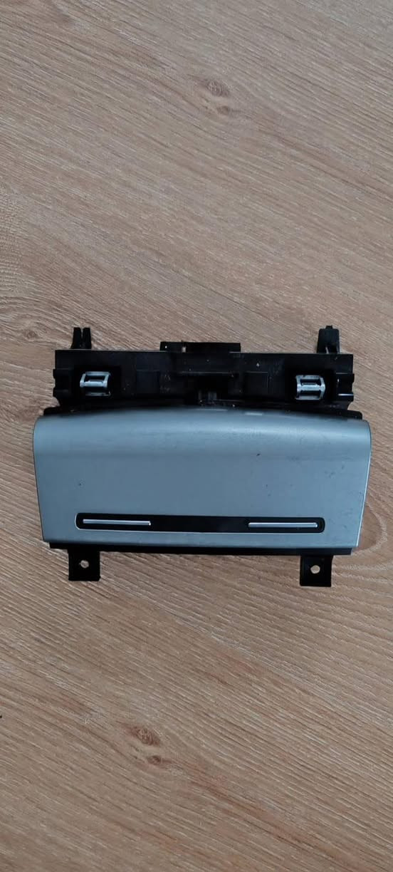 All Audi parts available message me if interested in any


**إذا كنت صاحب هذا الإعلان وتريد حذفه لأي سبب، رجاءا أرسل رسالة إلى الدعم الفني**