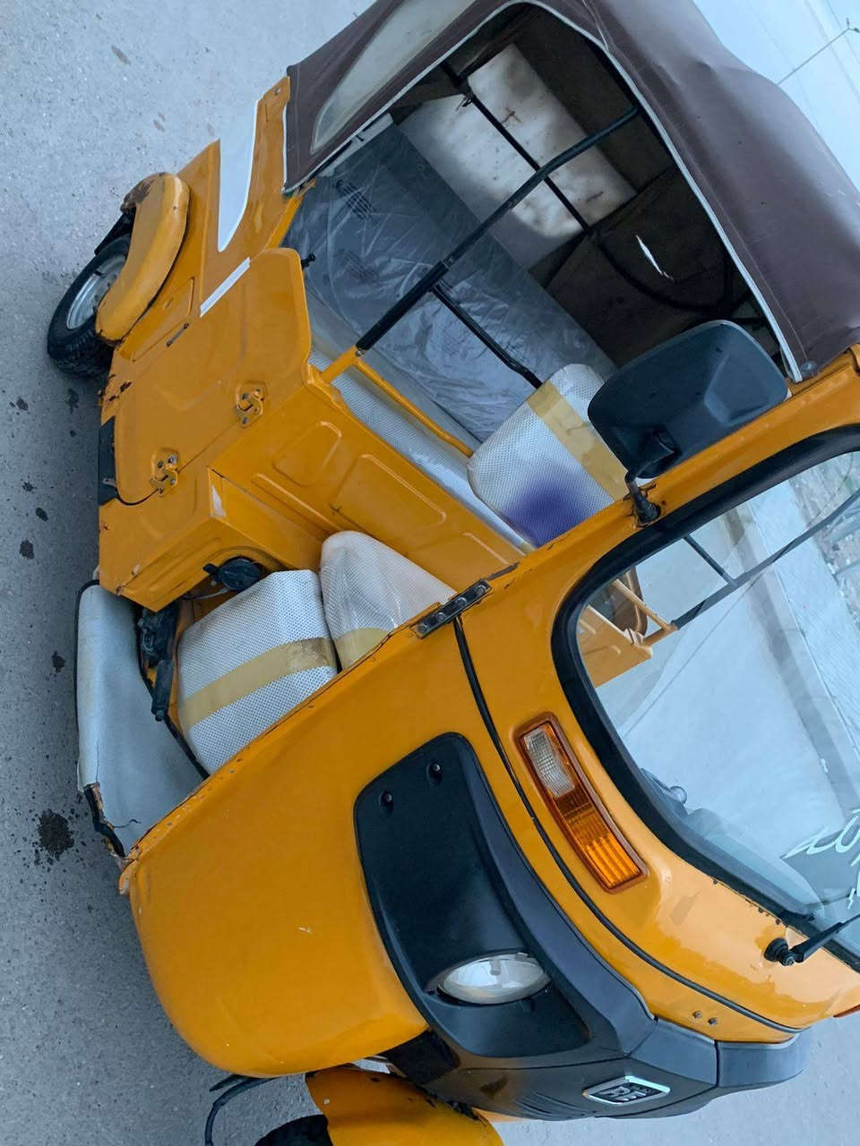 السلام عليكم تكتك موديل 22 التكتك خير من الله معايزه برغي وبيه تلحيضات بسيطه مال عيشه التكتك بيه نقص قرص فقط فقط فقط
تكفله الك من كلشي
***********
