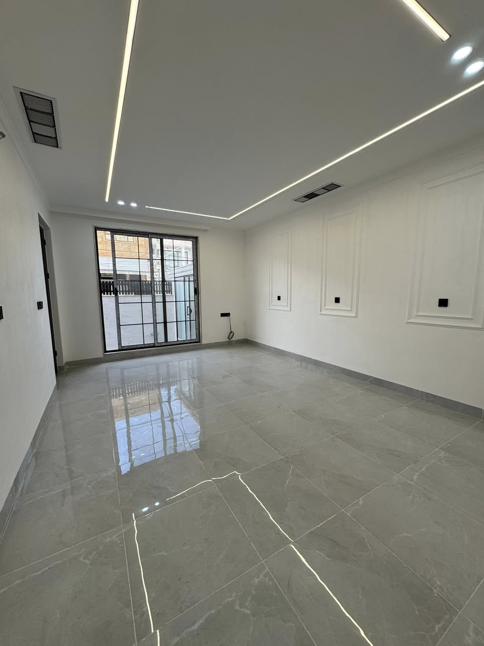 🏡منزل مساحة 140متر للبيع في حي #هفالان سروران 
خانوو بۆ فرۆشتن لە گەرەکی #هەڤاڵان
————————————
•🚗 كراج للسيارة
 •🍽️ مطبخ
أستقبال 
 •🛋️ صالة واسعة ومريحة
• عدد الغرف: 4 غرف نوم
 •🚿 2حمام
📍الومقع :-(هفالان قريب عل شارع كوية)
————————————
للتواصل:-
***********📞كورك
***********📞 اسيا
————————————
📍موقع عقارات جميل:- اربيل هفالان خلف مطعم باب الحارة 
 https://maps.google.com/?q=36.194012,44.049461
—————————————
