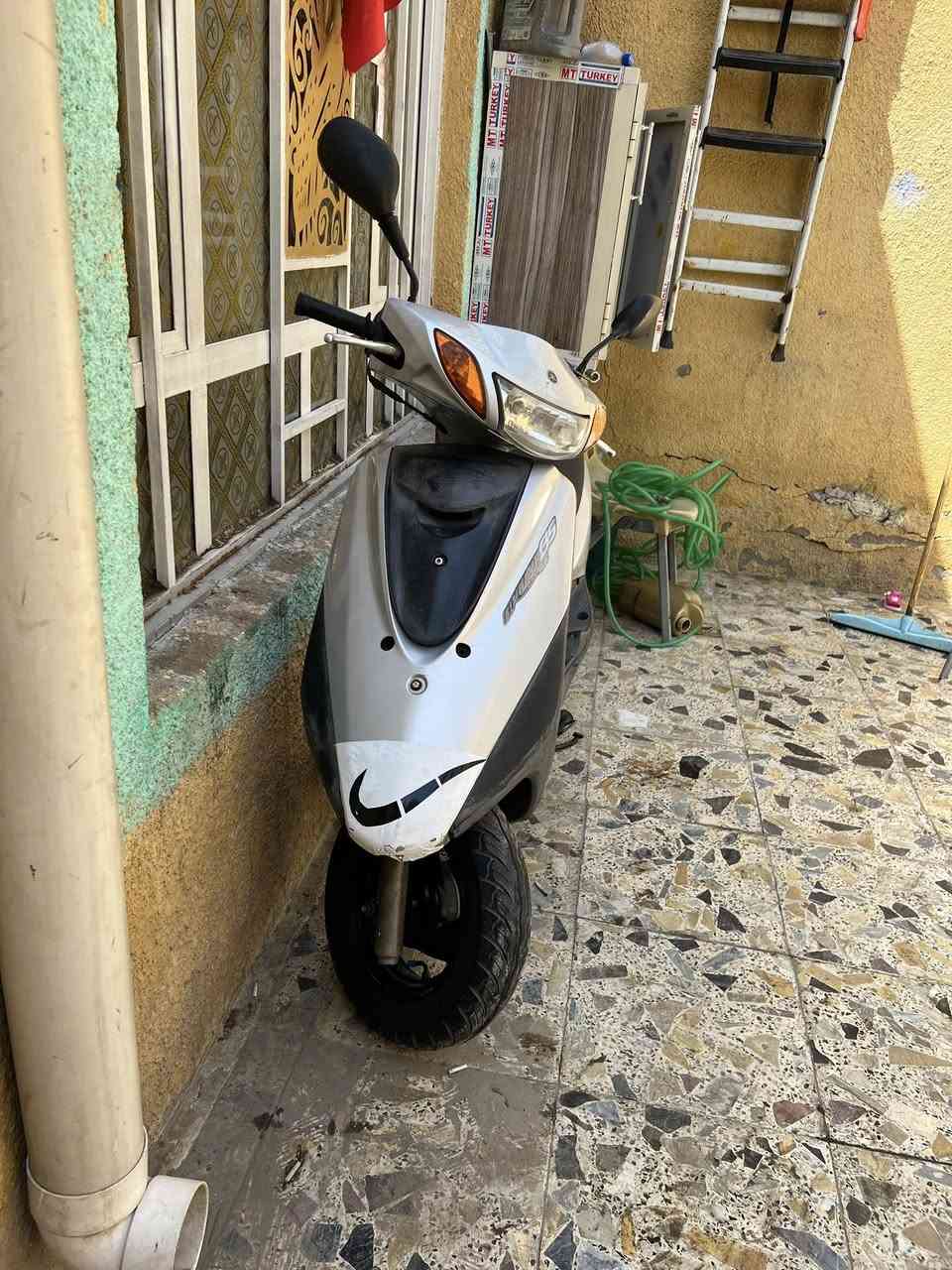 سلام عليكم شباب درجه بريز لايت فوك نضيفه مكينه حلو ما مفتوحه كفرها بس ل بجم ل فوك انكسر و بدلته و نقصها فقط سوته يي نقص ما بيها الدرجه غير هذن سعرها ٦٠٠ وبيها مجال بسيط التوصل مع الرقم ‭٠٧٧٦ ٢٠٤ ٨٧٣٨‬ مع مرروك ب درجه
