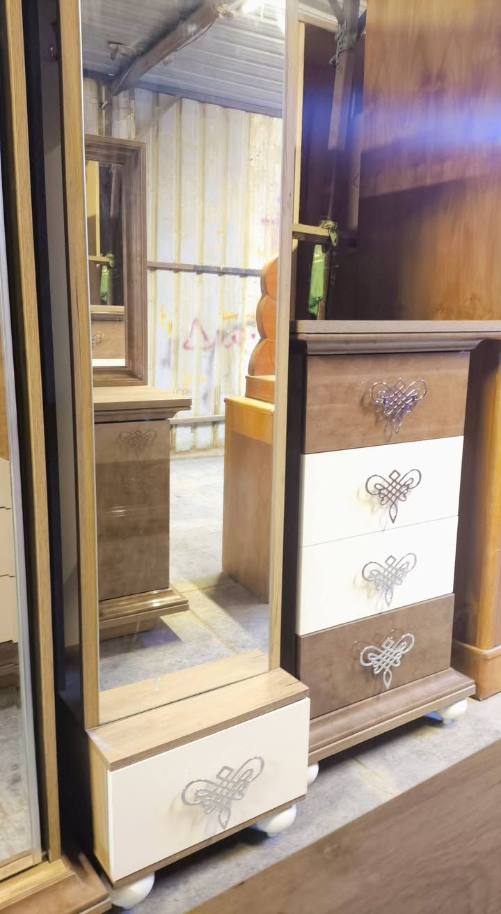 سلام عليكم غرفه تركيه 10 قطع للبيع  مستخدمه نضافه فول سعر مناسب عنوان ميسان رقم لاستفسار‏‪0772 318 1711‬‏
