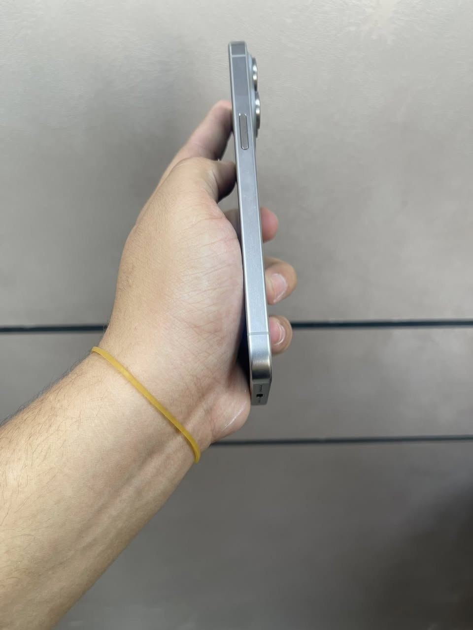 السلام عليكم
iPhone 15 pro max 
ذاكره 256
بطاريه 96‎%‎ عدد دورات 90 مره 
جهاز نظيف شخط واحد ما بي كفاله جهاز 
جان مظموم جهاز 
سعر مليون 150 
العنوان بغداد الجديده 
***********
