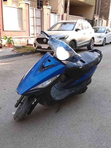 اسلام عليكم كامكو جي فايف للبيع زركه دراجه مجفته مره وحده بس مماشيه هواي نضيفه لايتات كله شغاله بريك خلفي بل مكان بريك امامي ضعيف تايرات جدد نوزل نكره سلف سعره 250 بيه مجال بسيط مكاني بغداد حي الجامعه للاتصال ***********
