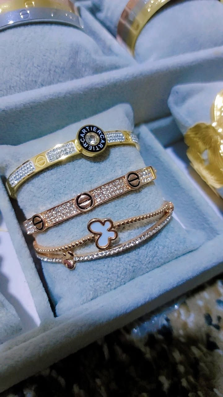 اساور مميزه ولاء ثابت وضمان 
الأسعار مناسبه جدا 
للطلب التواصل على رقم الواتساب ***********#  او رساله دايركت 
متوفر توصيل داخل الرمادي والمحافظات ب٣ الف
