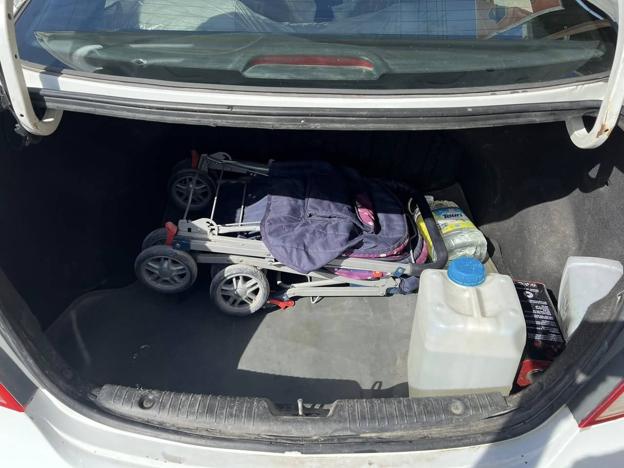 السلام عليكم اكسنت خليجي موديل 2016 بلو فول مصفات مكفولة من الدواخل مكفول من الميكانيك مكينة 1600 دوش المرغوب ماشية 97 بسمي مكانهة بغداد ترايهة وين ماتحب عليهة ادامة كاملة مكفولة من النقص للبيع سعرهة 104$ اذا اكو مراوس سبورتج او كونا مكانهة بغداد الدورة 
*********** تحياتي الكم
