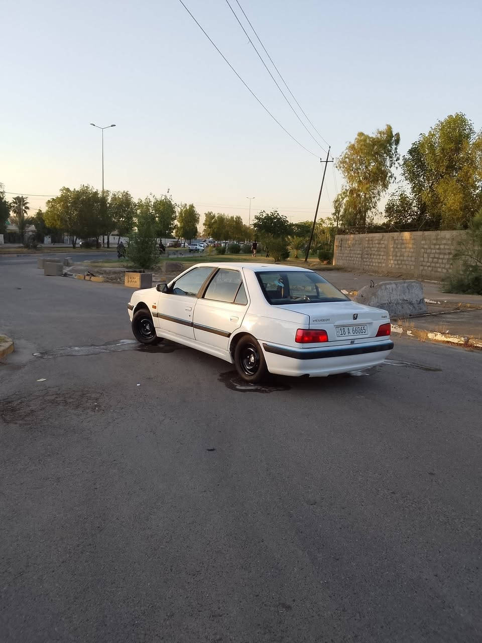 سلام عليكم بيجو بأرض موديل 2015بيهة بس الكصة مال بنيد معمرة وجاملغ خلفي السيارة صدر تبريد كير مكينة دواخل تخم تاير تخم ويالة خير من اللة السيارة السعر 38 وبيعة مجال مكاني بغداد البياع رقمي ***********
