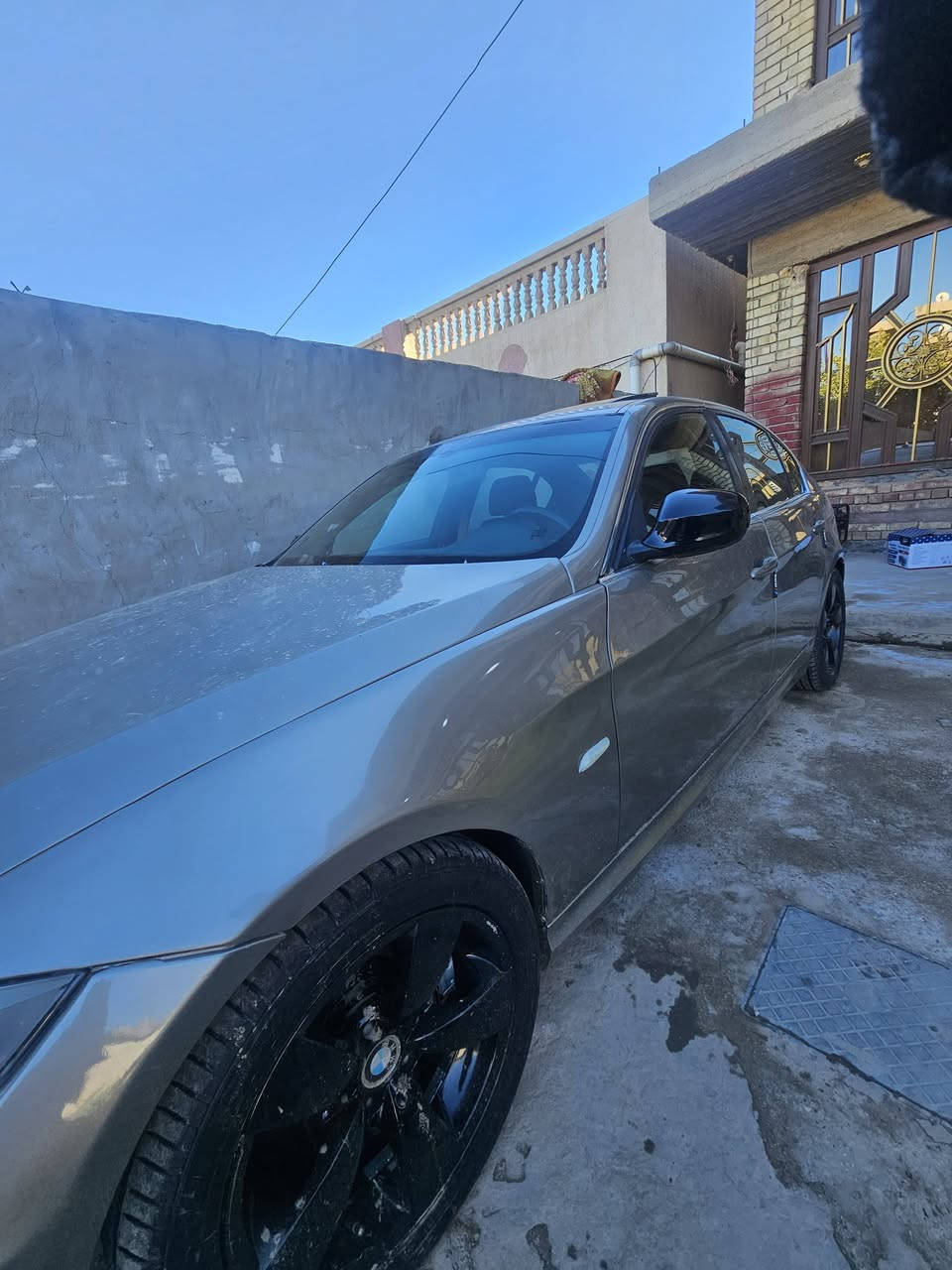 e90 2009 السياره مصبوغه جماليه بدون قطرة معجون للجماليه فقط والفديو القديم قبل الصبغ عندي محرك كير بلكارتون مبدلهن جدد قبل شهر والغرفه جديده هم بدلتها قبل ايام السياره نقصها بس حداديه تخم تاير مصارله 20يوم حتى الايتات بدلتهن جدد مبقيت شي بيها دبلات اماميه جديده السياره ذاكر كل تفاصيلها الله شاهد سعرها 98 وبيها مجال كلش بسيط لان والله كلفتني اكثر من هذا السعر واسف مذكرت رقمها رقمها بغداد مكمل معاملته بس باقي استلم الوحات والله يرزق الجميع انشالله للتواصل واتساب ***********
