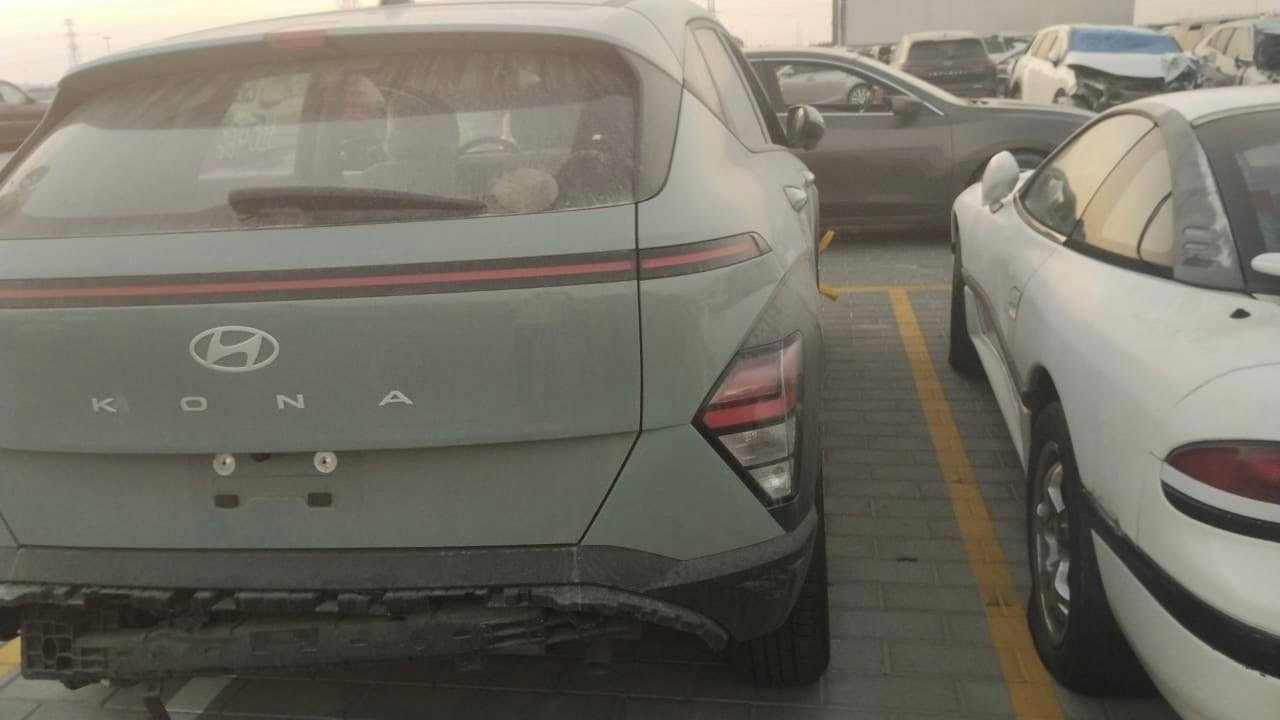 هونداي كونا  se
مكينة2000
شاشة متصله بصمه رادرات وضعيات قيادة 
داخل رصاصي 
كلين تايتل بدون حادث 
تبديل كفر مراية ودفيوزر دعامية خلفية 
السيارة حاليا بالامارات اسبوع و توصل للعراق تدخل على اربيل او البصره حره او شهداء حسب رغبة الزبون 
السعر 130 ورقة داخل الامارات 
مجمع فاضل الشلاه
📞***********
