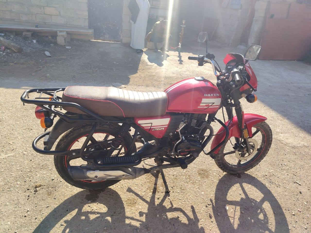 سلام عليكم دراجه دايوان موديل 2023دراجه مكفوله كفاله عامه وخير من الله ومناقصها شي سعرها 1150مليون ويمه وخمسين  مكاي بغداد تغاطع نهروان رقمي ***********
