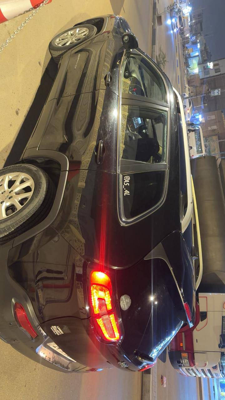 سلام عليكم 
___________________
للبيع 
- جيب شيروكي (بزون ) لمتد
- موديل 2017 
- لون اسود شذره 
- مكينه 2.4 
- ويل 17
- كشن مخمل 
- تبريد قطعتين
ممشى سياره 121 الف كم وقابل للزياده  
هزه وسنويه جدد تحويل باسمي رقم بصره جديد 
سياره وارد امريكي ضررها بنيد مبدل اصلي 
جاملغ مبدل مصبوغ 
بيها سونار ادزه واتساب مع صور ضرر 
بدون ايرباك 
- حدايده جديده تايرات جدد 
- مكينه وكير كفاله 
سعر 130 وقابل للتفاوض 
مكاني البصرة 
*********** واتساب او اتصال فقط البصرة, العراق
