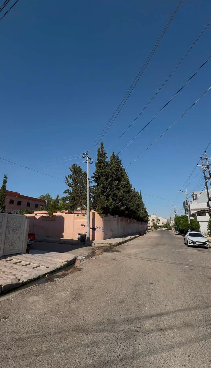 خاني بو فروتن ل زركا واردئ هه يڤانه ژيد هيت 650 هزار

خاني بو فروتن ل زركا 
مساحه 150 متر 
واجيهه جنوب شرق 
شارع 15 متر 
دوو طابق درجك خارجى 
واردئ هه يڤانه ژڤى خانى دهيت 650 هزارن

سعر 12 دفتر و مجال 
***********
***********
