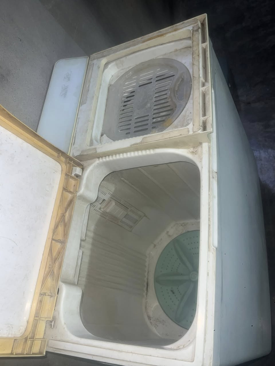 غساله البيع كل عيب مابيه سعره ٥٠الف وبيه مجال ***********
