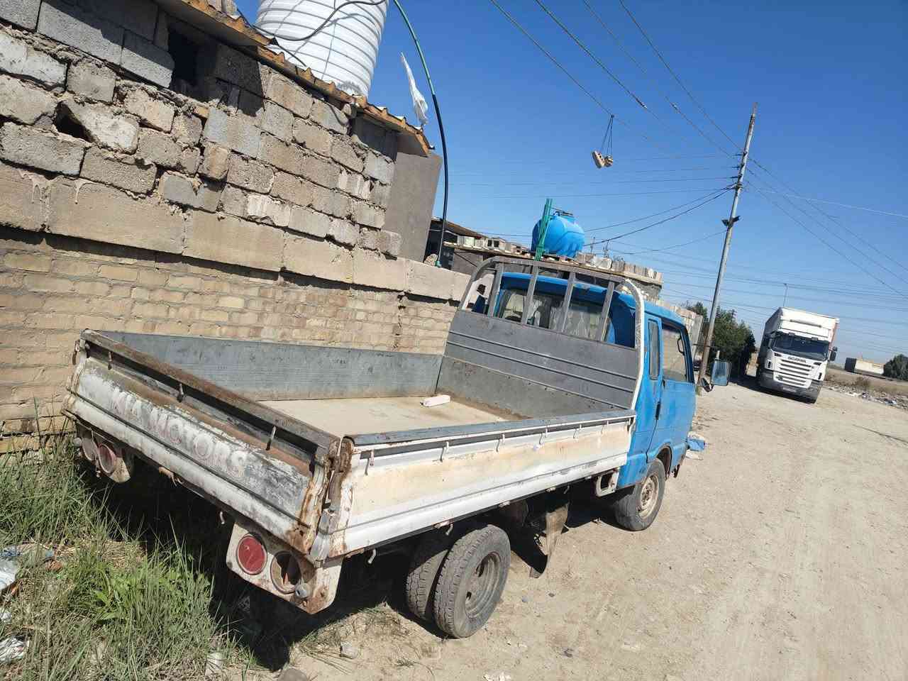 السلام عليكم ورحمة وبركاته مدير الكروب المحترم كيا للبيع موديل قديم 1996 السياره شقاله ابيع @كم حديد لان راعيها مندله اتكفل من طلب من دوله او عشاىريا بكل امور تخص السياره السعر 15ورقه وبي مجال. رقم صاحب السياره اتصل*********** أنا مكلف بل نشر المكان واسط صويره  ناحيه الحفريه غرب بانزين خانه الحفريه
